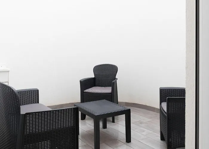 Prima Classe Apartment - Central Apartment With Private Garage - Molfetta