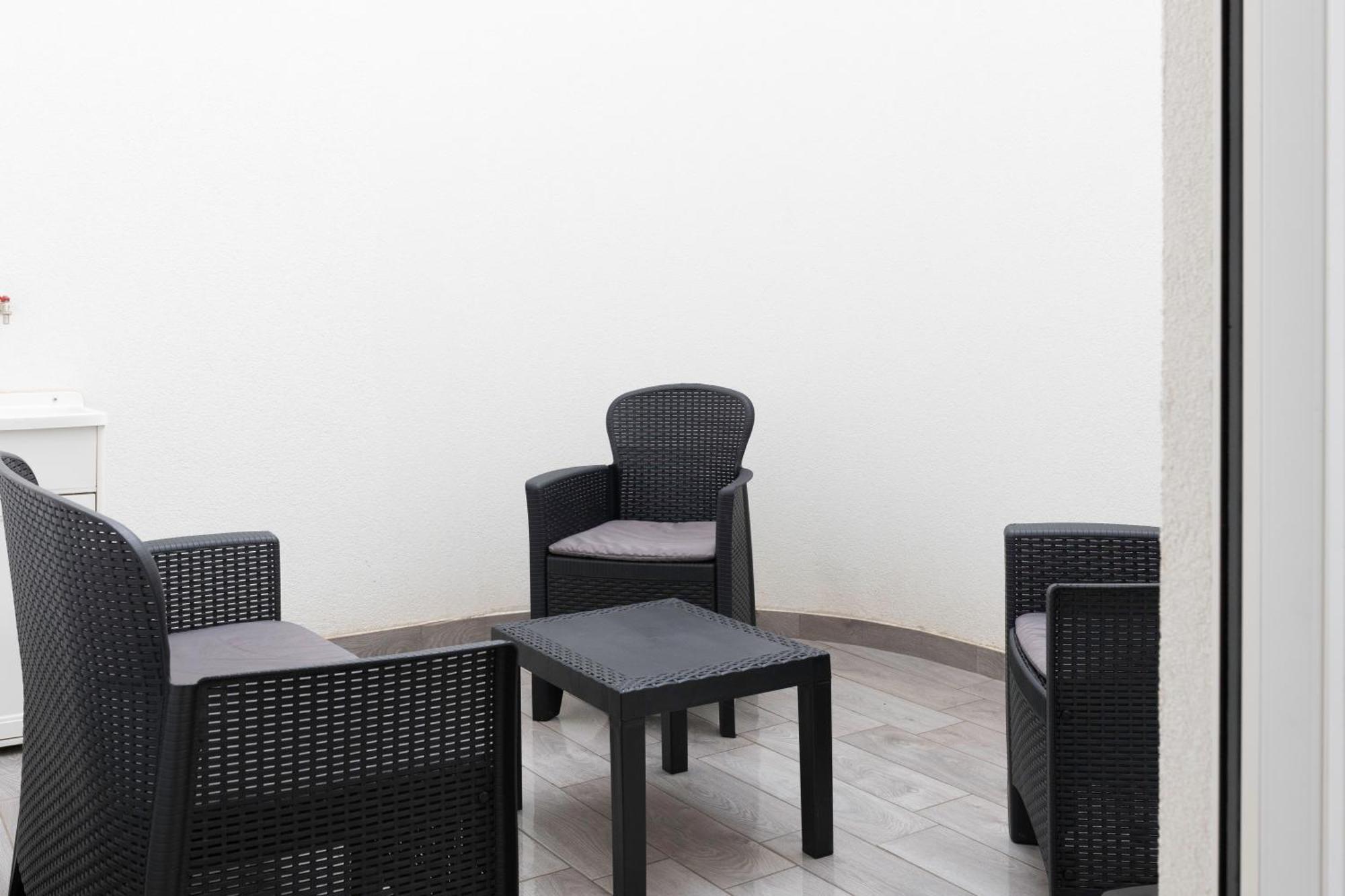 Prima Classe - With Private Garage - Apartment *
