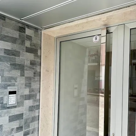 Prima Classe Apartment - Central Apartment With Private Garage - Molfetta Buitenkant foto