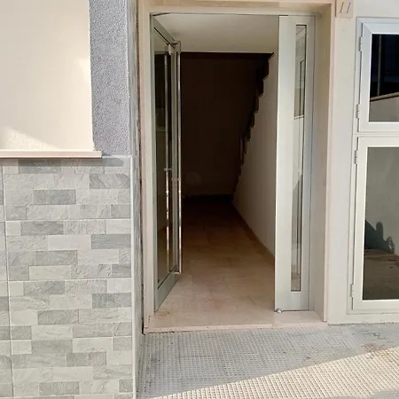 Prima Classe Apartment - Central Apartment With Private Garage - Molfetta Buitenkant foto
