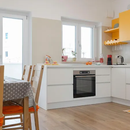 Prima Classe Apartment - Central Apartment With Private Garage - Molfetta Buitenkant foto